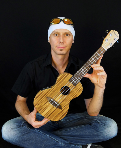 Daniel Schusterbauer - Dozent der Acoustic Music School für Gitarre, Ukulele und Blues - Bild 01
